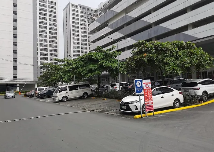 Ethan's Pad Nr. Bgc Apartment