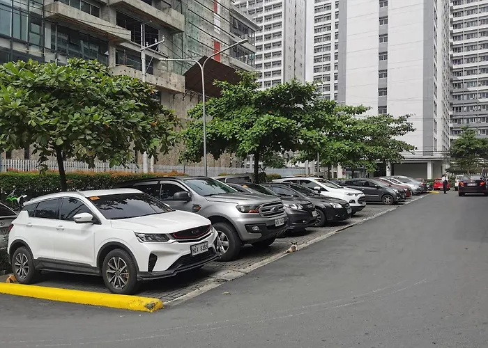Ethan's Pad Nr. Bgc Apartment